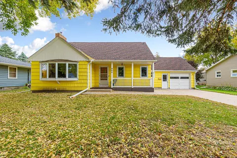 303 S Main St, Winthrop, MN 55396