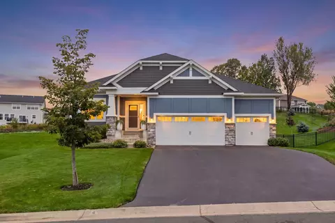 9557 James Cir N, Lake Elmo, MN 55042
