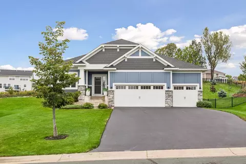 9557 James Cir N, Lake Elmo, MN 55042