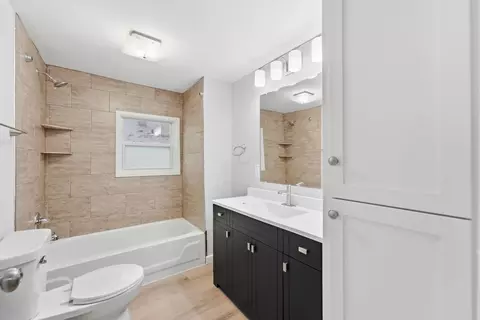 Bath - 1107 11th Ave SE, Saint Cloud, MN 56304 photo 1 of 2
