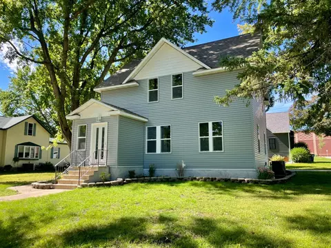 Exterior - 104 S Park Ave, Springfield, MN 56087 photo 6 of 9