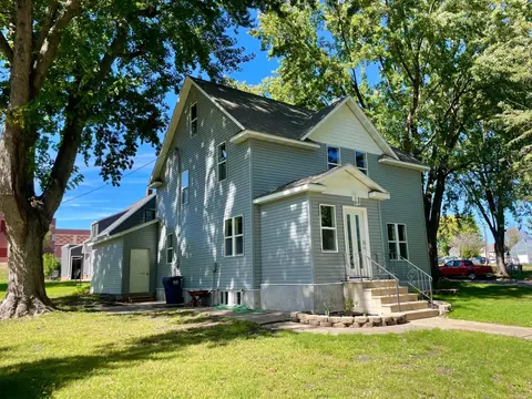 Exterior - 104 S Park Ave, Springfield, MN 56087 photo 4 of 9