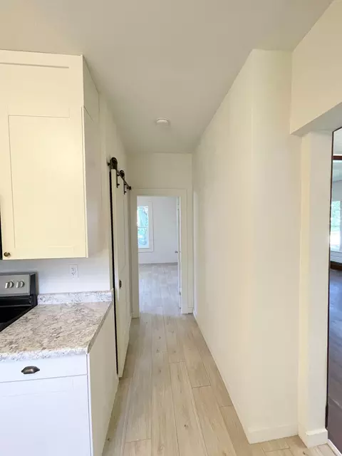 Entry Way - 104 S Park Ave, Springfield, MN 56087 photo 6 of 8