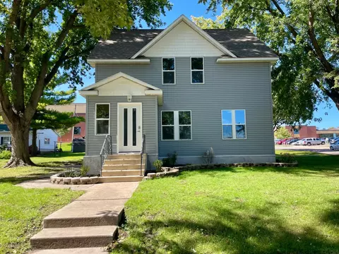 Exterior - 104 S Park Ave, Springfield, MN 56087 photo 1 of 9