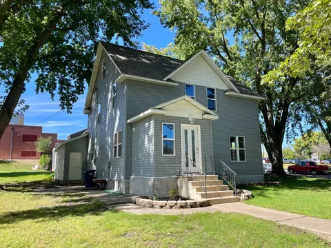 Exterior - 104 S Park Ave, Springfield, MN 56087 photo 7 of 9