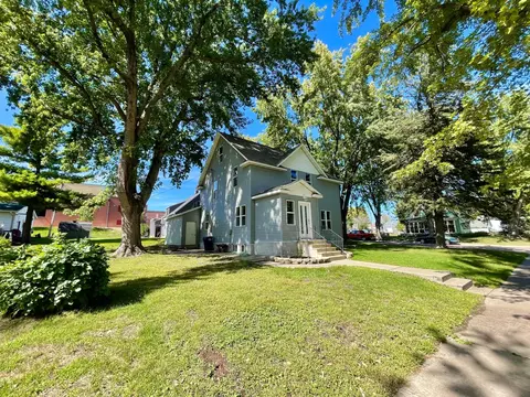 Exterior - 104 S Park Ave, Springfield, MN 56087 photo 8 of 9