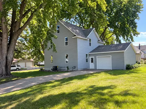 Exterior - 104 S Park Ave, Springfield, MN 56087 photo 3 of 9