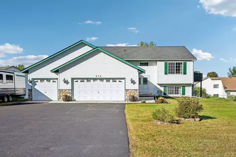 414 Roosevelt Dr, Dresser, WI 54009