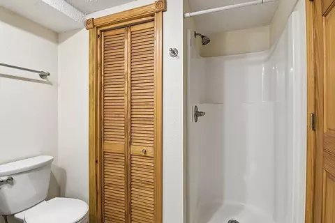 Bath - 1602 8th Ave S, Saint Cloud, MN 56301 photo 3 of 3