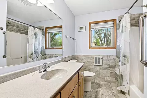 Bath - 1602 8th Ave S, Saint Cloud, MN 56301 photo 1 of 3