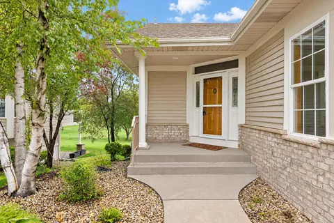 492 Holly Ln N, Oakdale, MN 55128