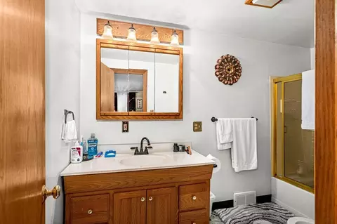 Bath - 6015 Greene St, Duluth, MN 55807 photo 1 of 1