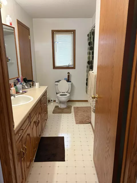 Bath - 405 Harvest Ave, Devils Lake, ND 58301 photo 2 of 5