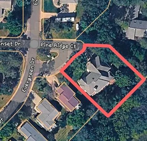 550 Pine Ridge Ct, New Richmond, WI 54017