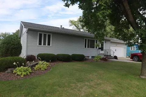 1611 6th St N, Wahpeton, ND 58075