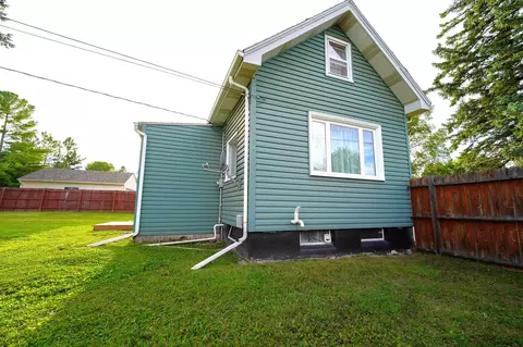 Exterior - 5132 Juniata St, Duluth, MN 55804 photo 5 of 6
