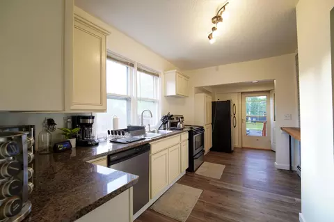 Kitchen - 5132 Juniata St, Duluth, MN 55804 photo 1 of 2