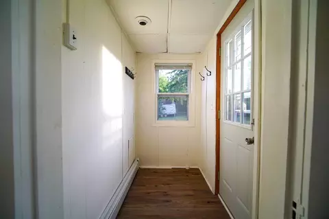 Entry Way - 5132 Juniata St, Duluth, MN 55804 photo 3 of 4
