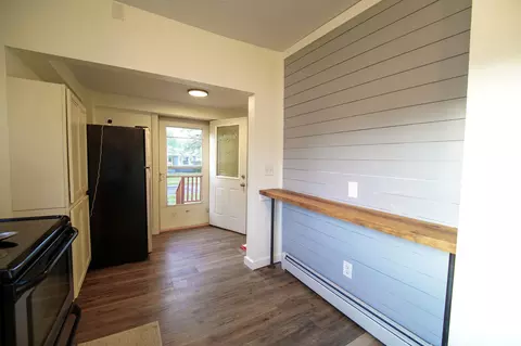 Entry Way - 5132 Juniata St, Duluth, MN 55804 photo 2 of 4