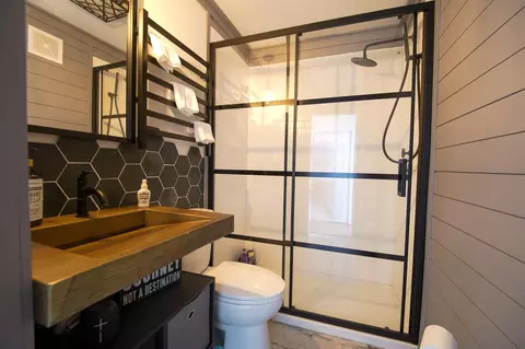 Bath - 5132 Juniata St, Duluth, MN 55804 photo 1 of 2