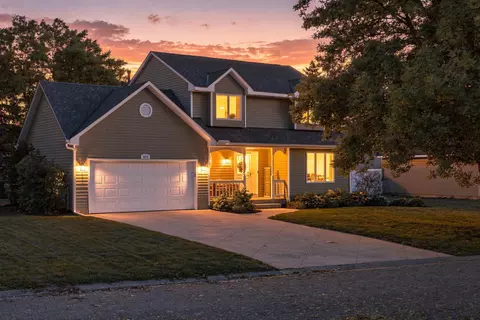 4875 Cottonwood Ln N, Plymouth, MN 55442