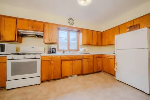 Kitchen - 424 24th Ave N, Saint Cloud, MN 56303 photo 4 of 4