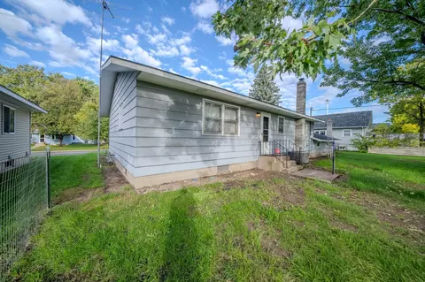 Exterior - 424 24th Ave N, Saint Cloud, MN 56303 photo 7 of 9