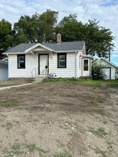 1033 2nd St SE, Valley City, ND 58072