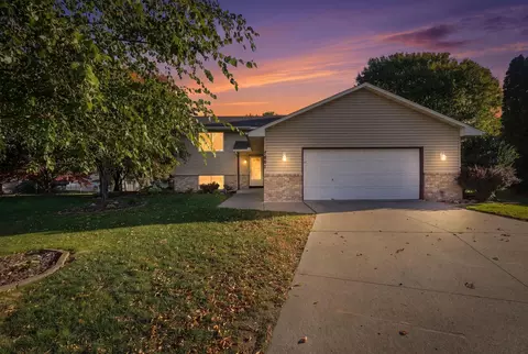 7661 Homestead Ct S, Cottage Grove, MN 55016