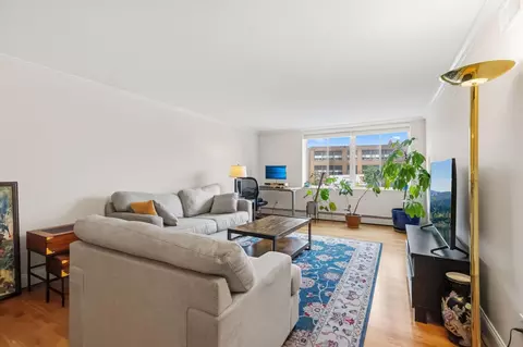 2800 W 44th St #201, Minneapolis, MN 55410