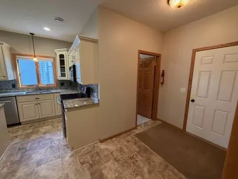 Entry Way - 4235 4th St S, Saint Cloud, MN 56301 photo 2 of 7