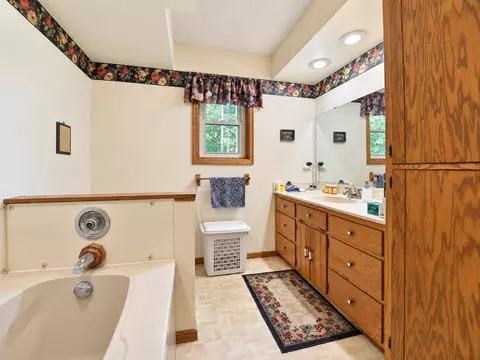 Bath - 5583 Legend Ln, Brainerd, MN 56401 photo 2 of 3