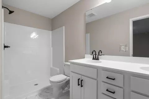 Bath - 1902 Maple Leaf Ln, Litchfield, MN 55355 photo 2 of 5