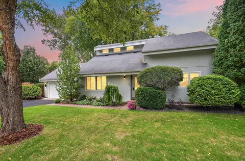7303 Green Ridge Dr, Eden Prairie, MN 55346
