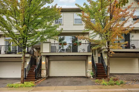 11211 Kinsley St, Eden Prairie, MN 55344