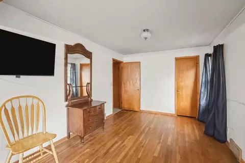 Bedroom - 849 8th Ave SW, Faribault, MN 55021 photo 4 of 7