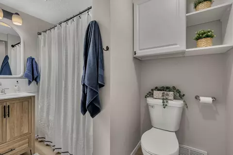 Bath - 808 5th Ave SE, Saint Cloud, MN 56304 photo 1 of 3
