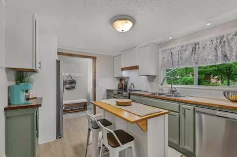 Kitchen - 808 5th Ave SE, Saint Cloud, MN 56304 photo 1 of 4