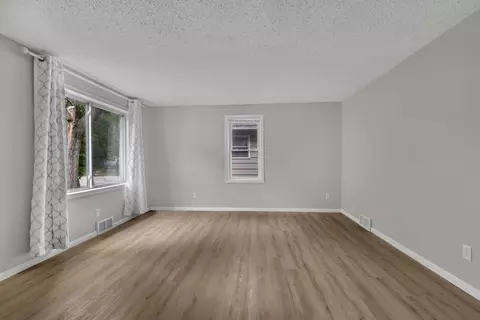 Living - 808 5th Ave SE, Saint Cloud, MN 56304 photo 2 of 5