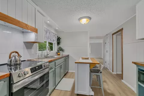 Kitchen - 808 5th Ave SE, Saint Cloud, MN 56304 photo 4 of 4