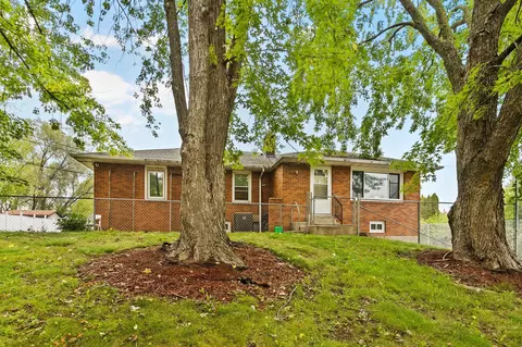 2545 70th St E, Inver Grove Heights, MN 55076