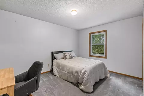 Bedroom - 4482 Oak Pond Rd, Eagan, MN 55123 photo 4 of 8