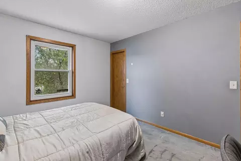 Bedroom - 4482 Oak Pond Rd, Eagan, MN 55123 photo 5 of 8