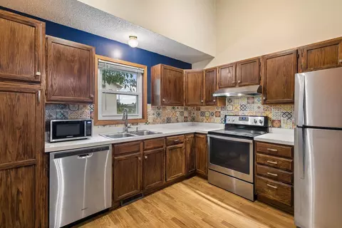 Kitchen - 4482 Oak Pond Rd, Eagan, MN 55123 photo 3 of 4
