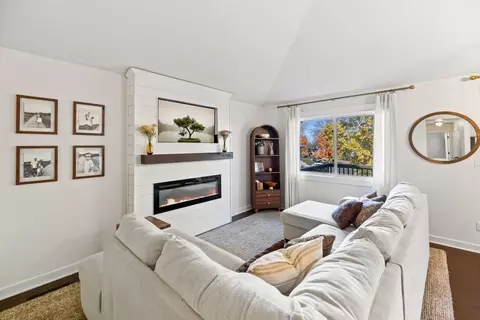 6630 Falstaff Rd, Woodbury, MN 55125