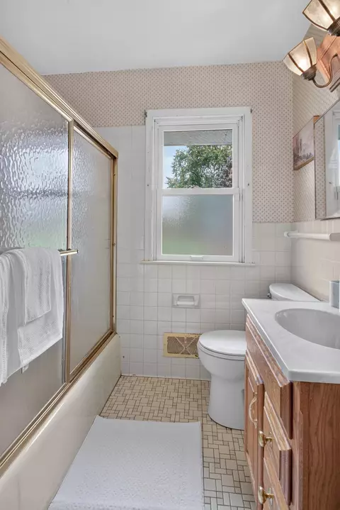 Bath - 3500 W 89th St, Bloomington, MN 55431 photo 1 of 2