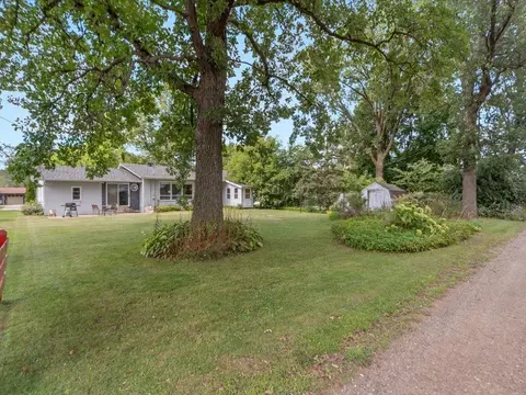 Exterior - 1218 9th Ave NE, Brainerd, MN 56401 photo 4 of 7