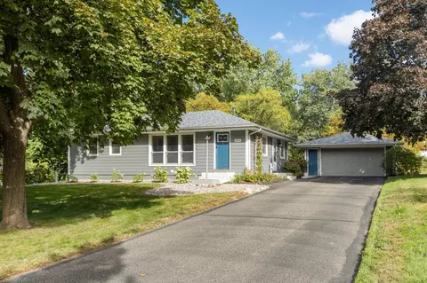 14929 Deerwood Dr, Burnsville, MN 55306