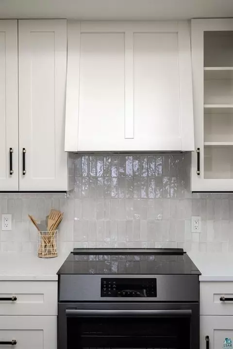 Kitchen - 2207 Heather Ave, Duluth, MN 55803 photo 15 of 15