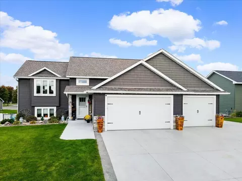 Exterior - 366 Bluebill St, Baldwin, WI 54002 photo 1 of 11